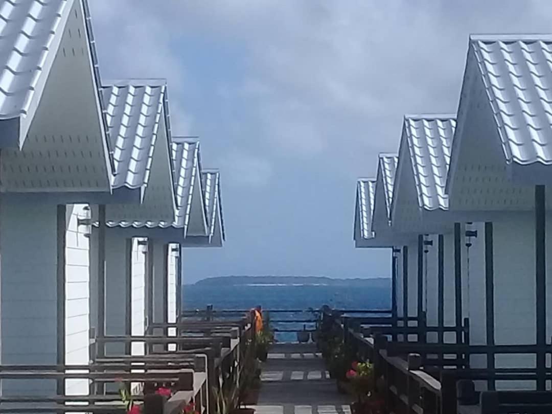 Shun Shun Water Bungalows Hotel Semporna Exterior foto